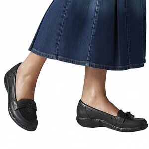 Clarks Black Leather Tassel Ashland Bubble Loafers Size 7 EUC EXCELLENT USED CON